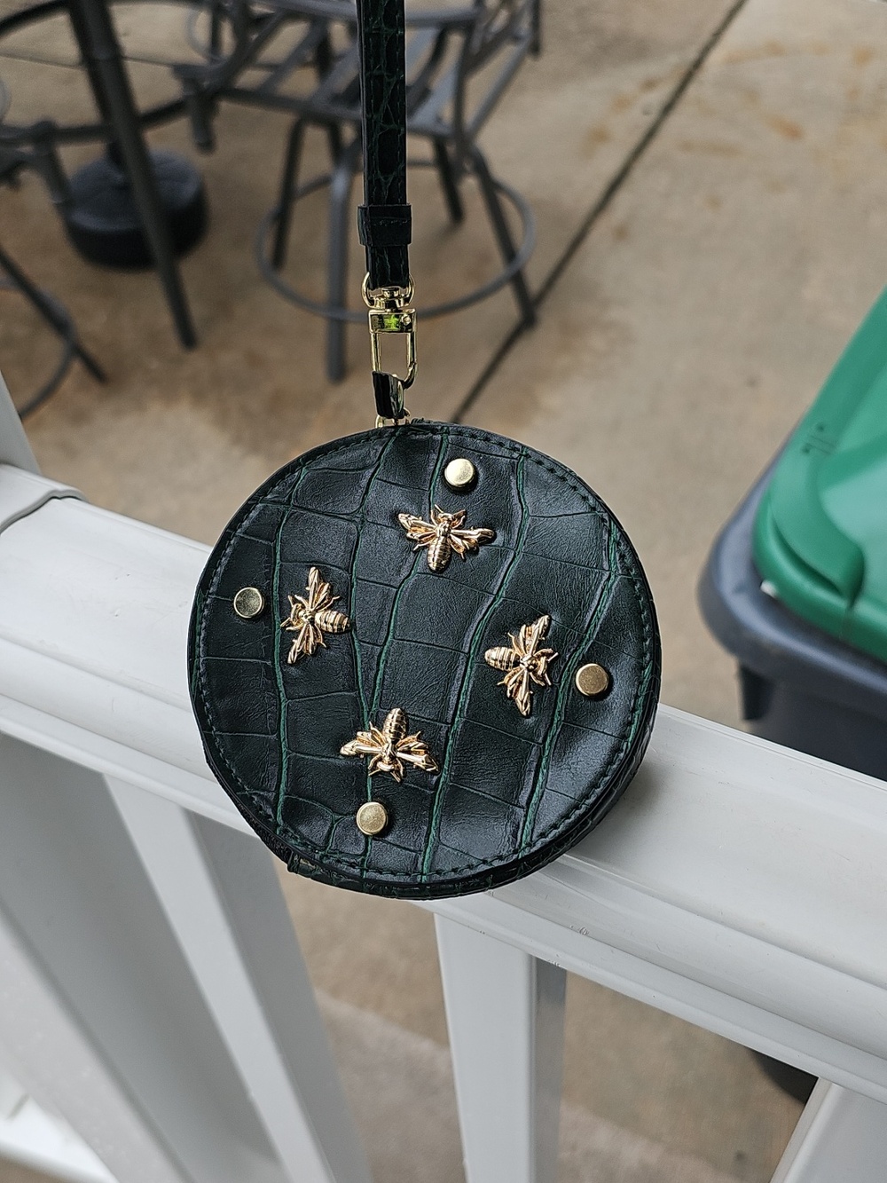NEIMAN MARCUS Round Green Croc-Embossed Wristlet Coin Purse with Gold Bee Accent
